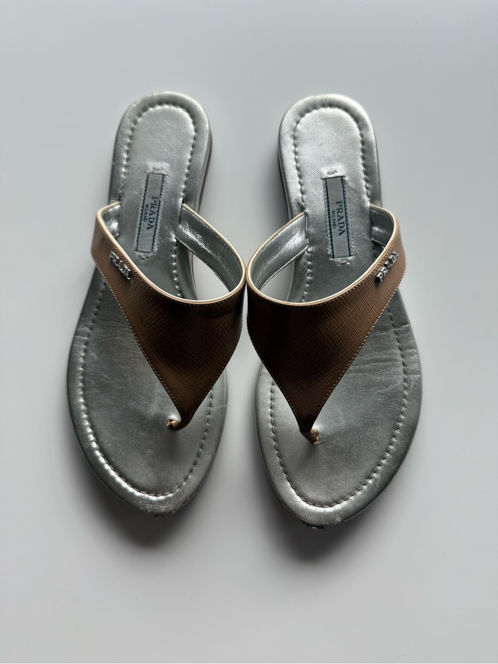 Vintage Prada Y2K Brown Saffiano Leather Metallic Silver Logo Thong Flat Sandals